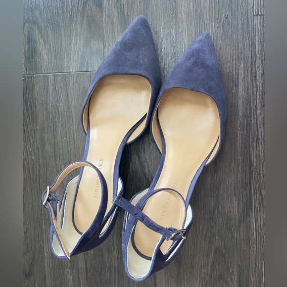 Banana Republic Navy Stilettos in Suede (Size 7) Pointy Toe - Picture 4 of 6